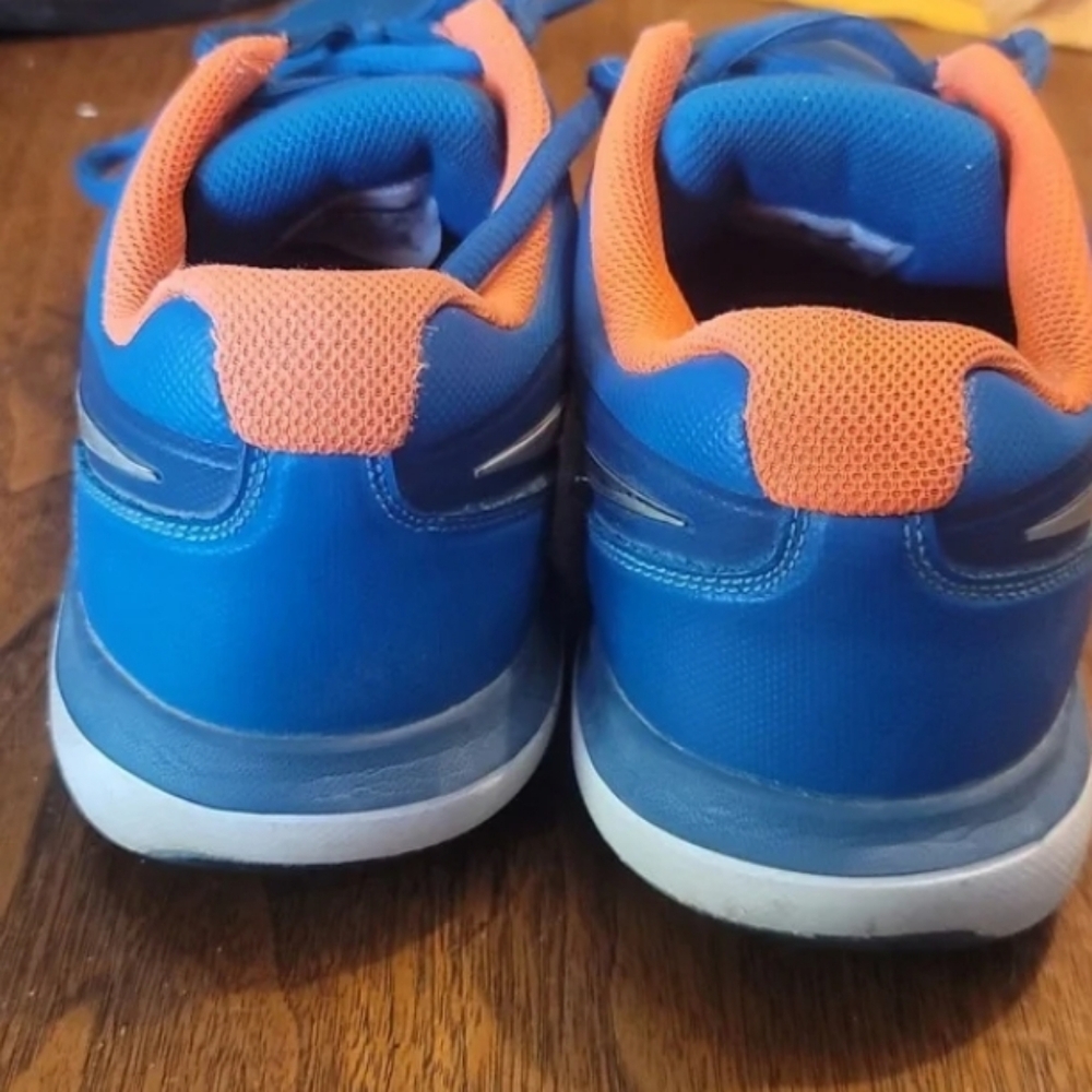 Sports shoes tennis